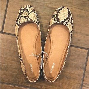 NEW Old Navy Faux Snakeskin Flats (Size 10)